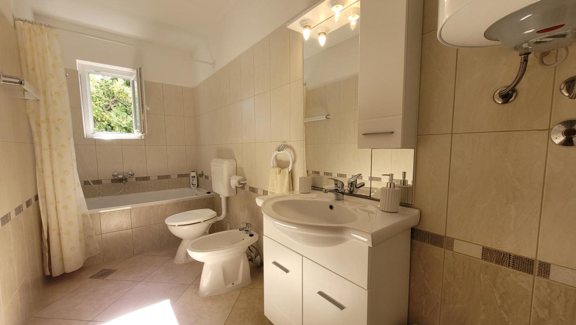 Apartments Adriana Омишаль Экстерьер фото
